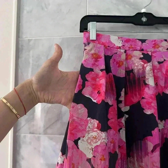 Cynthia Rowley- Fit and flare floral skirt- pockets-Size XSmall - Picture 6 of 10